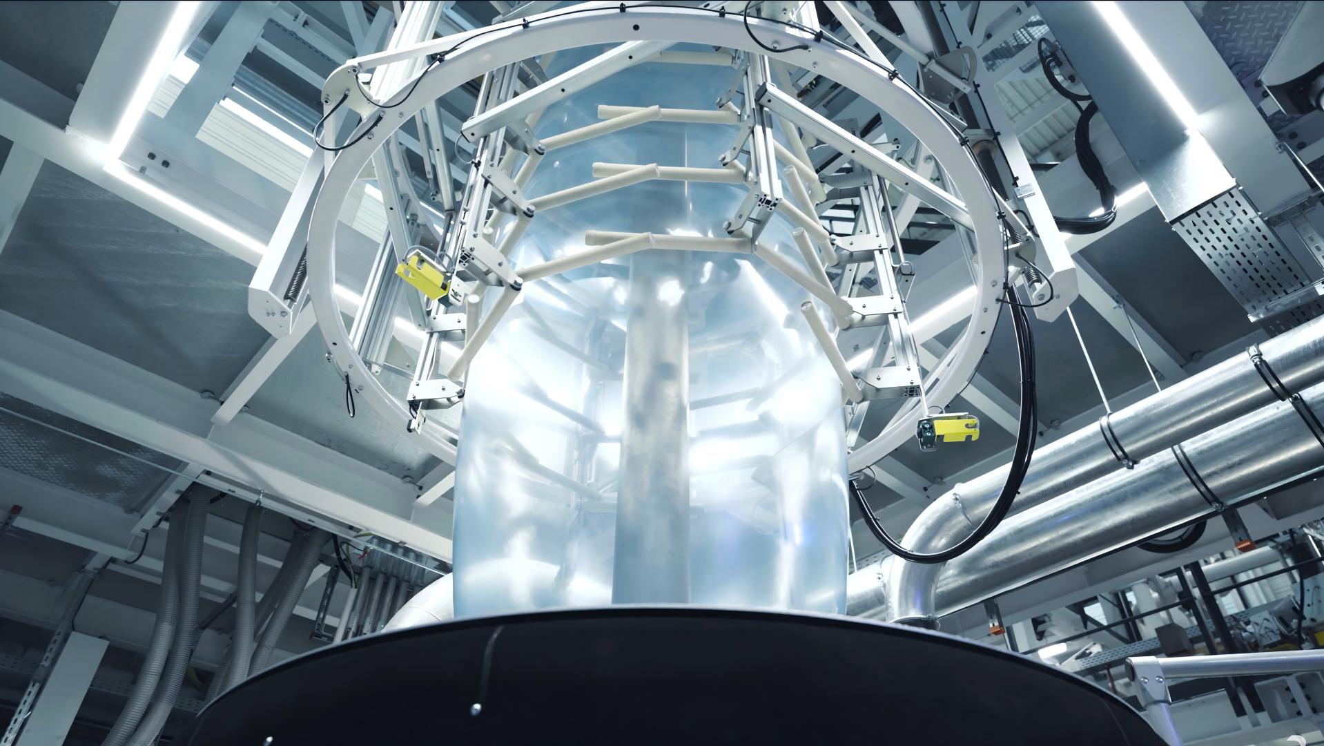 Qianxun 7-9 Layer Co-extrusion Technology